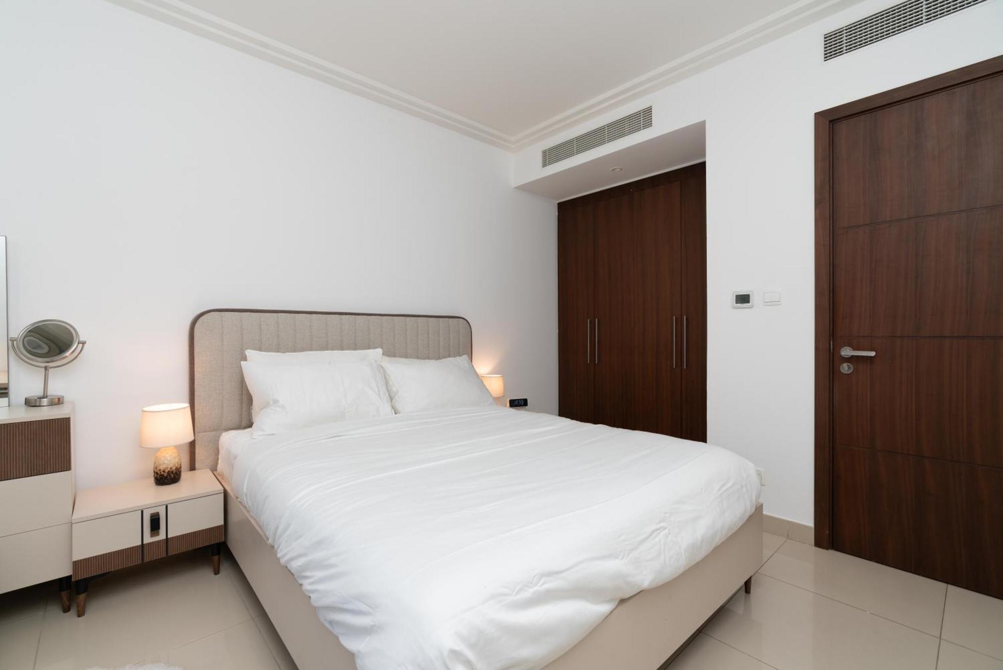 Full Burj Khalifa & Fountain Views Attached To Mall Apartment Dubai