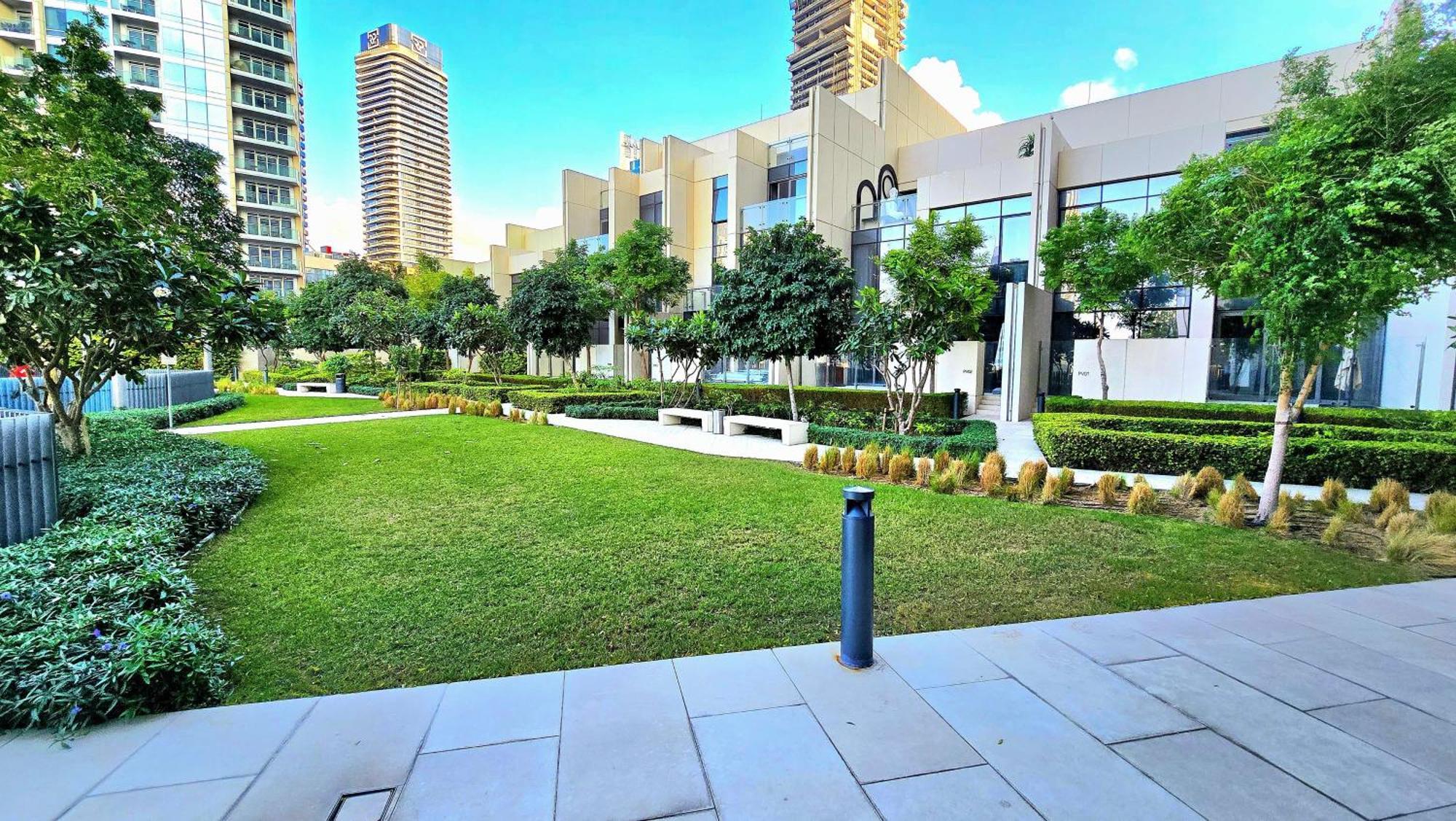 Full Burj Khalifa & Fountain Views Attached To Mall *